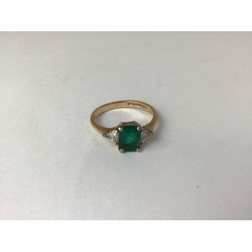 690 - 18ct Gersc Ring