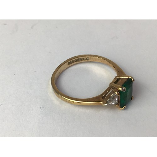 690 - 18ct Gersc Ring