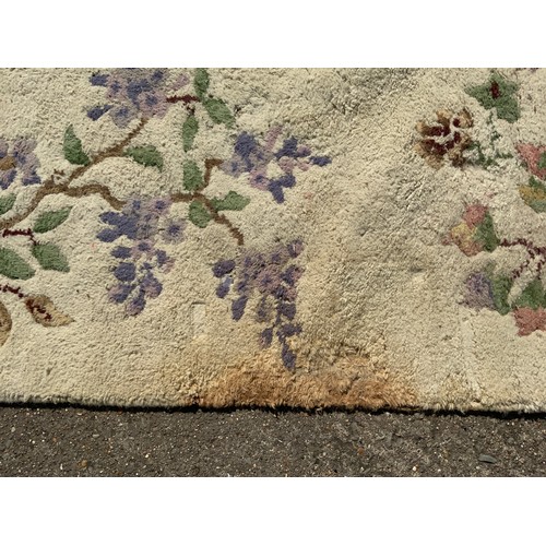 559 - Large Patterned Rug - 320cm x 107cm