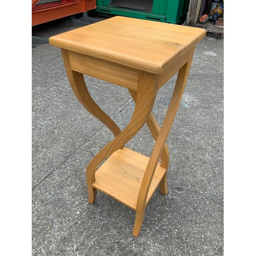 517 - Modern Oak Lamp Table