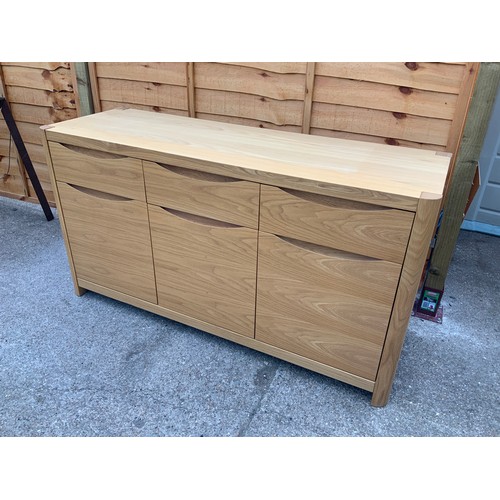 542 - Modern Oak Sideboard - Supplied by Barrow Clark