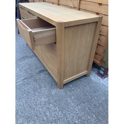 542 - Modern Oak Sideboard - Supplied by Barrow Clark