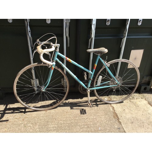 90 - Vintage Ladies Peugeot Racing Bike