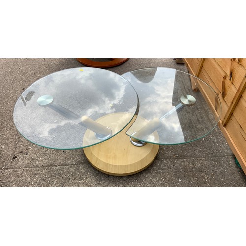 496 - Extending Circular Glass Table