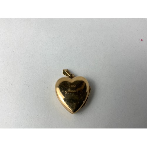 752 - 9ct Gold Heart Shaped Locket