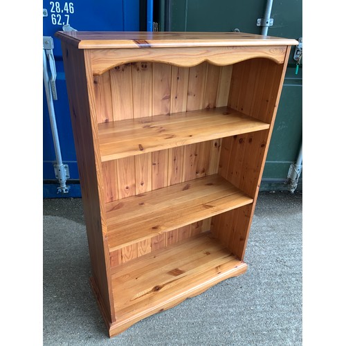 630 - Pine Bookshelves