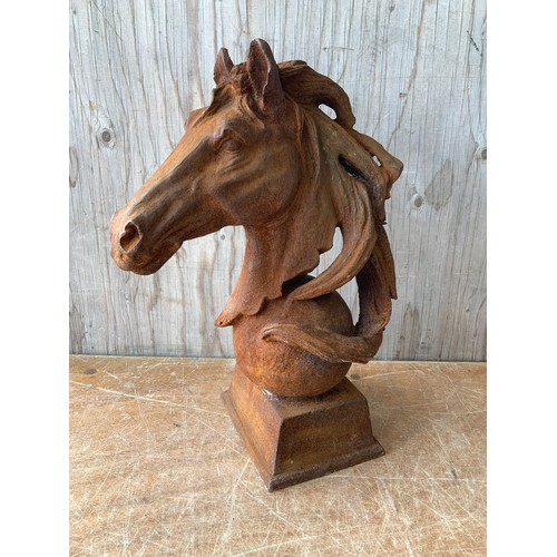 19 - Cast Tron Horse Head - H47cm