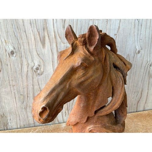 19 - Cast Tron Horse Head - H47cm