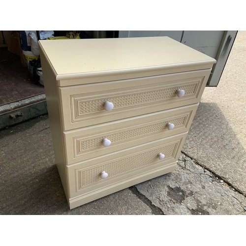 585 - Chest of Drawers