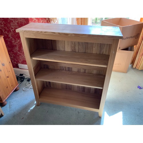 513 - Modern Oak Bookshelves