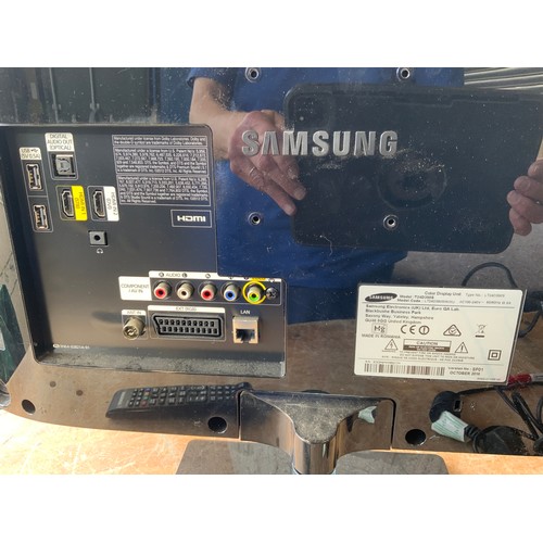 141 - Samsung TV with Remote