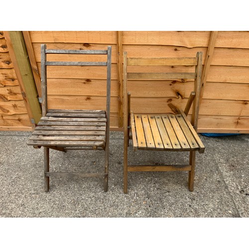 450 - 2x Folding Wooden Chairs