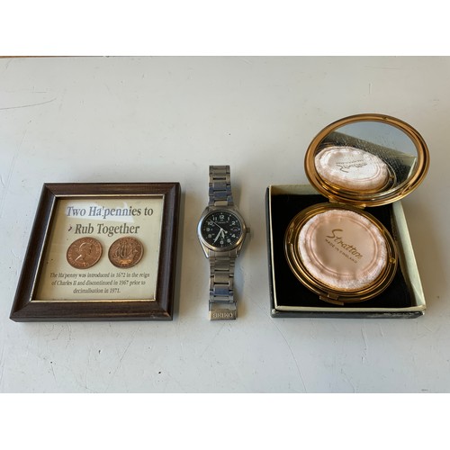 685 - Stratton Powder Compact and Seiko Watch