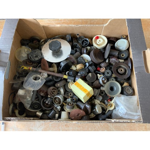 347 - Quantity of Radio Knobs