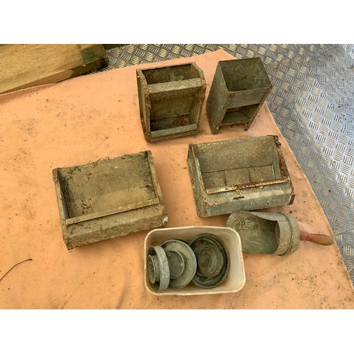 45 - Galvanised Feeders