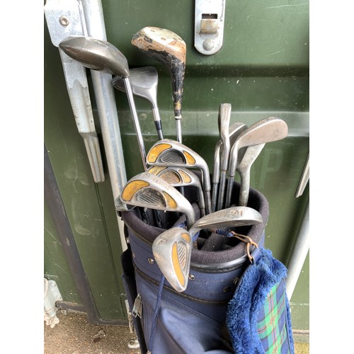 106C - Golf Clubs in Bag