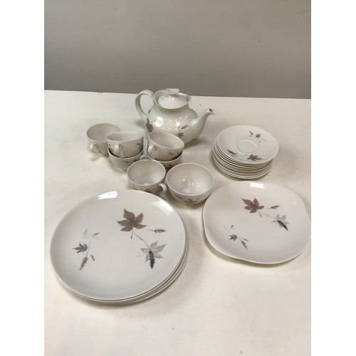 414 - Part Tea Set - Royal Doulton - Tumbling Leaves