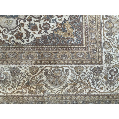 672 - Pattered Rug - 350cm x 250cm