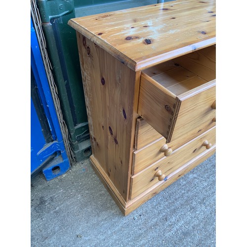 633 - Pine Chest of Drawers