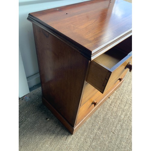 564A - Victorian Mahogany Chest of Drawers