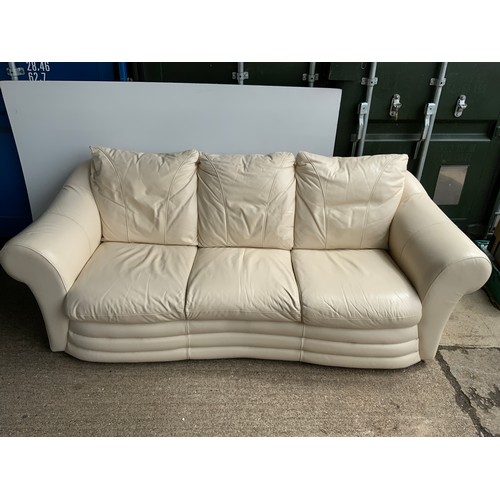 855 - Cream Leather Three Seater Settee and 2x Matching Armchairs