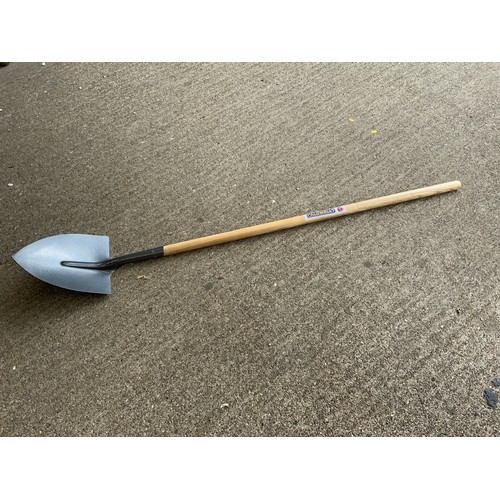 854 - Long Handled Shovel