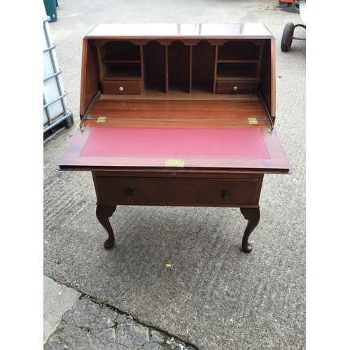 616 - Bureau with Key