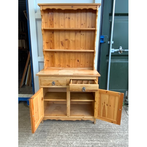 593 - Pine Dresser