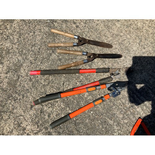 26 - Shears and Pruners