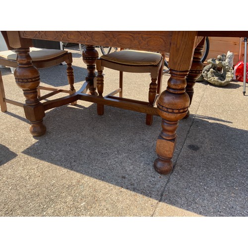 655 - Oak Extending Table with Decorative Legs and 3x Chairs