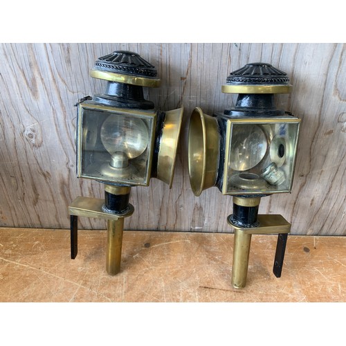 352 - Carriage Lamps