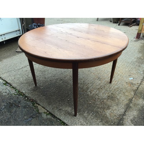 575 - Circular Extending Dining Table