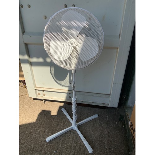 718 - Pedestal Fan