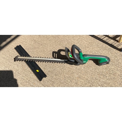 722 - Qualcast Hedge Trimmer