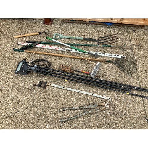 12A - Garden Tools