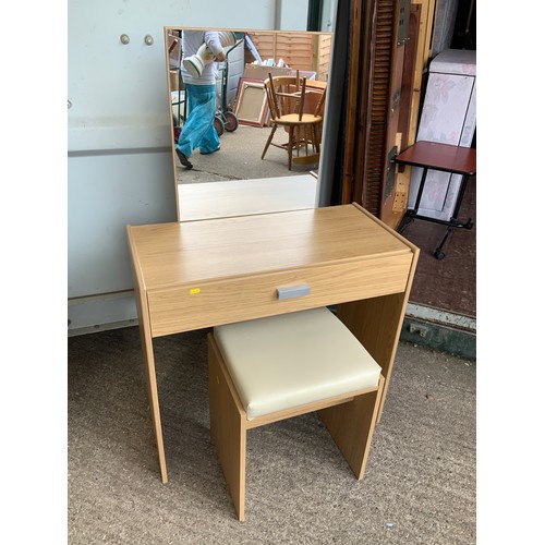 605 - Modern Dressing Table