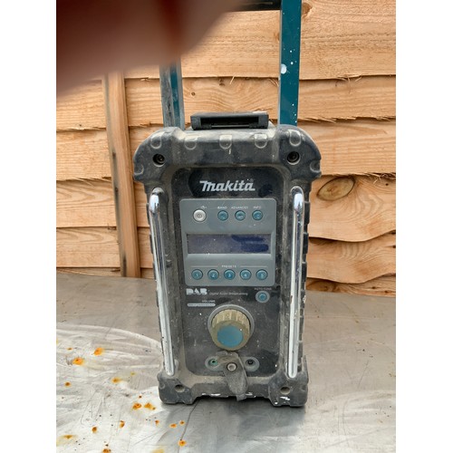 819 - Makita Radio