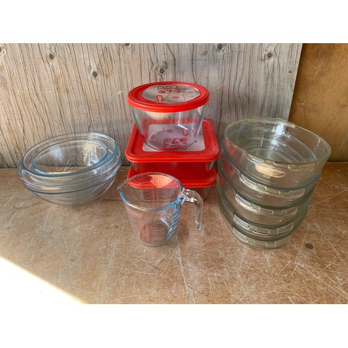 552 - Pyrex Dishes and Measuring Jug