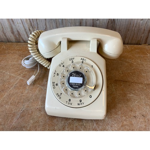 168 - USA 500 Dial Telephone