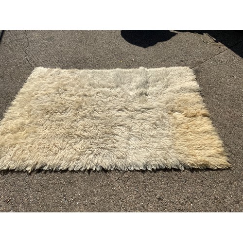 302 - Large Sheepskin Rug - 121cm x 170cm