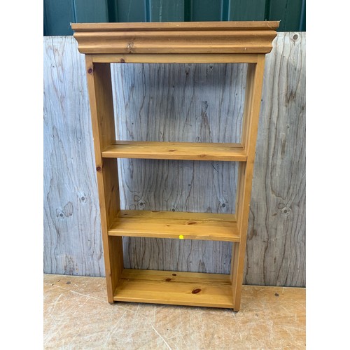 442 - Pine Shelves