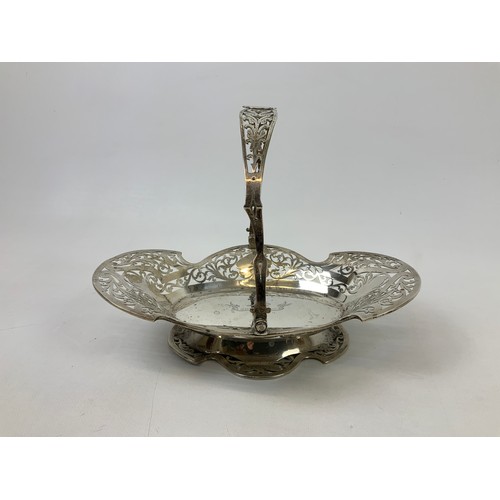 275 - Silver Filigree Dish with Swing Handle - Chester 1900 - 25cm - John Banks