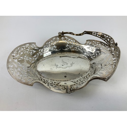 275 - Silver Filigree Dish with Swing Handle - Chester 1900 - 25cm - John Banks