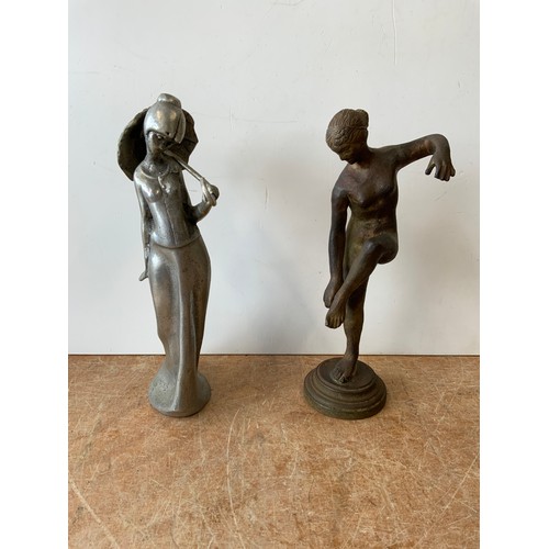 678 - Two metal figures