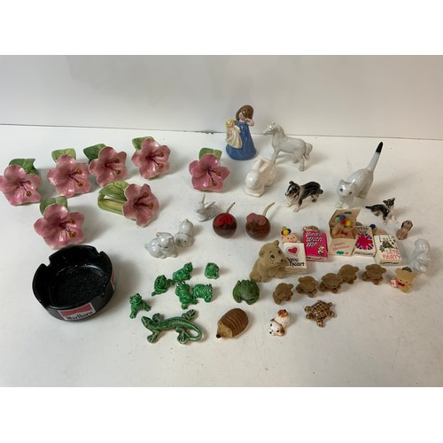 686 - Ceramic Napkin Rings and Ornaments etc