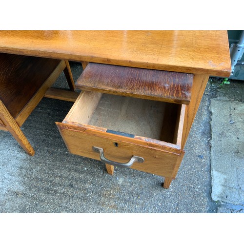 553 - Five Drawer Kneehole Desk