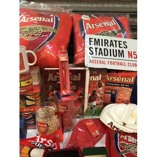 479 - Large Quantity of Arsenal FC Collectables