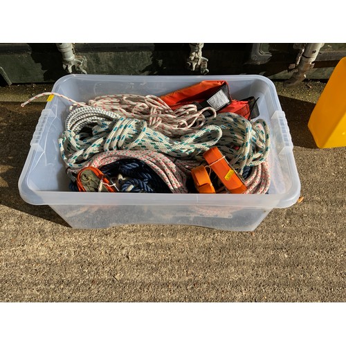 795 - Box of Ropes and Ratchet Straps