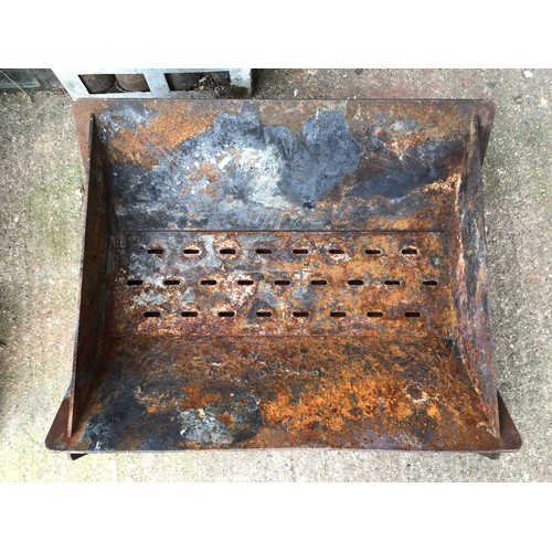 104 - Fire Pit - 66cm x 53cm