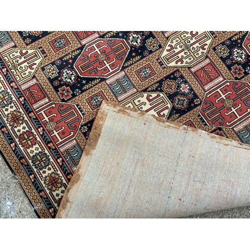 117 - Geometric Pattern Rug - 13ft6 x 10ft6